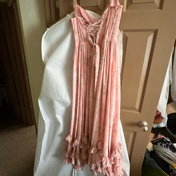 The Carmen Dress in Light Pink Tapestry Rose V Chapman - Picture 4 of 4